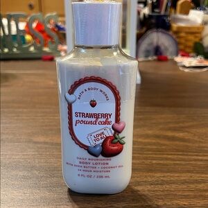 Bath & Body Works Strawberry Pound Cake Lotion with Heart Accents